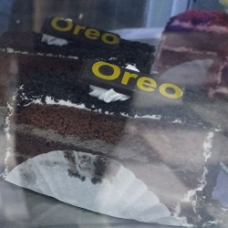 Oreo Cookie Cake (Slice)