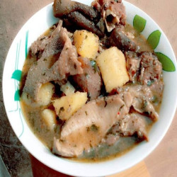 Goat Meat Pepper Soup with Yam